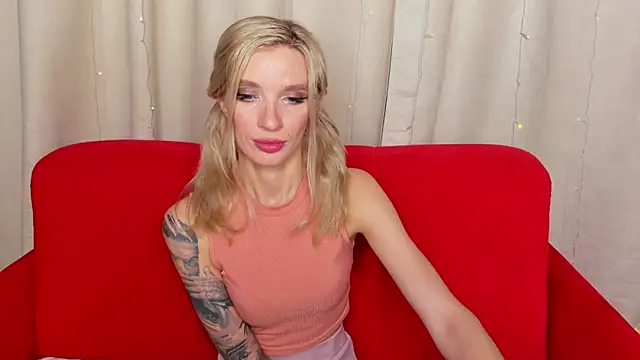 Snapshot of AlinaLovelyX chatting on 09.26.25 AlinaLovelyX online show from 09.26.25