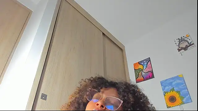 Snapshot of Ada_gales_ chatting on 09.25.25 Ada gales online show from 09.25.25