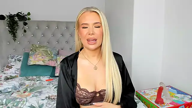 Snapshot of Alexia-Lee chatting on 01.14.25 Alexia-Lee online show from 01.14.25