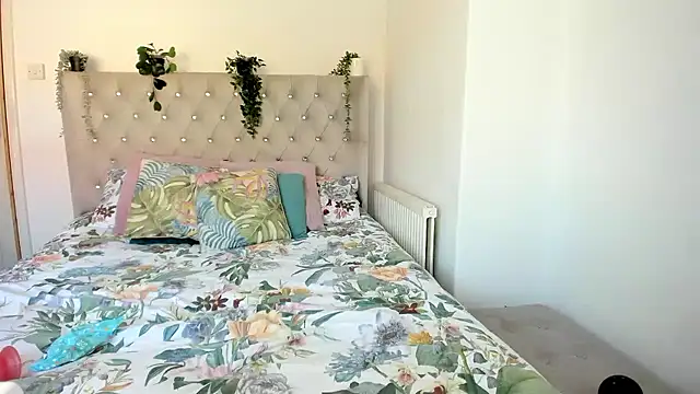 Snapshot of Alexia-Lee chatting on 03.08.25 Alexia-Lee online show from 03.08.25