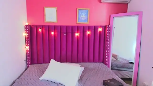 littleebonny online show from 01.01.25