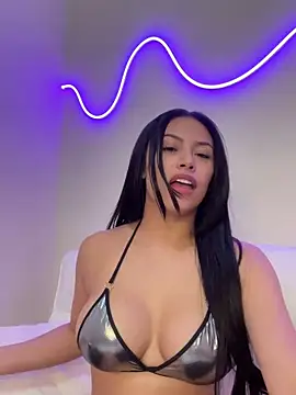 Snapshot of shaarebaare chatting on 12.31.24 shaarebaare online show from 12.31.24