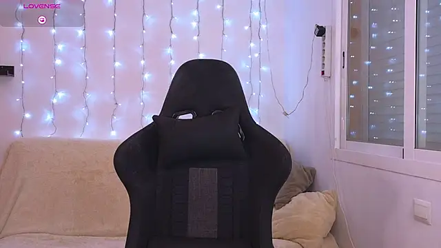 Snapshot of Karinchik_ chatting on 03.19.25 Karinchik online show from 03.19.25