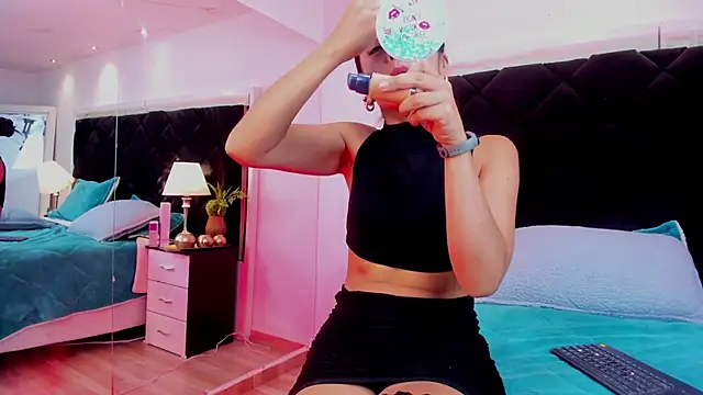 Snapshot of Holly_Brensonexx_ chatting on 01.27.25 Holly Brensonexx online show from 01.27.25
