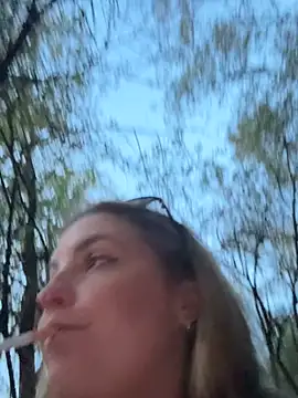 Snapshot of LiliMorganxxx chatting on 10.22.25 LiliMorganxxx online show from 10.22.25