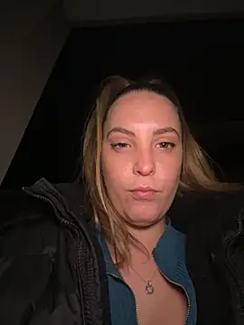 Snapshot of LiliMorganxxx chatting on 11.17.25 LiliMorganxxx online show from 11.17.25