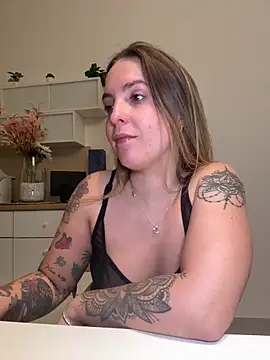 Snapshot of LiliMorganxxx chatting on 12.01.25 LiliMorganxxx online show from 12.01.25