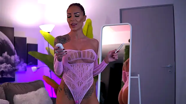 RaquelleVon online show from 11.22.25