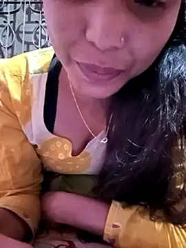 Snapshot of Aruyeshi- chatting on 03.07.25 Aruyeshi- online show from 03.07.25