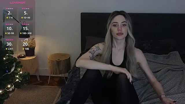 Snapshot of Sara_Tranquil chatting on 12.08.24 Sara Tranquil online show from 12.08.24