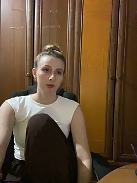 Snapshot of Ameli_Li chatting on 10.25.25 Ameli Li online show from 10.25.25