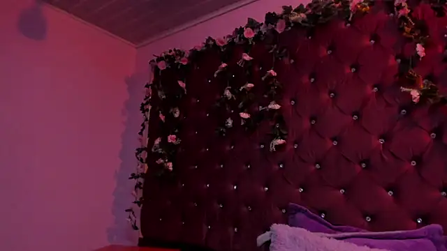 Snapshot of MaddyHudson chatting on 09.11.25 MaddyHudson online show from 09.11.25