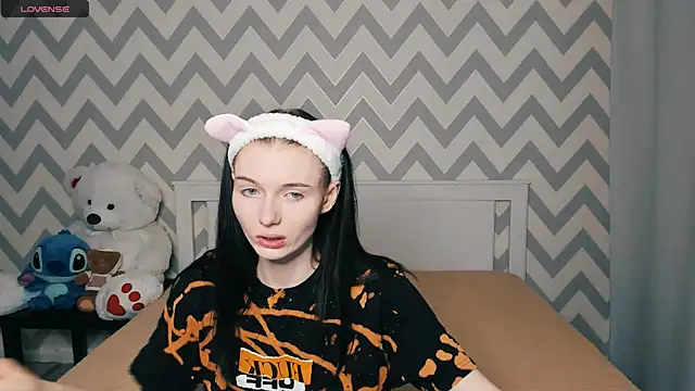 Snapshot of shaameless chatting on 12.14.24 shaameless online show from 12.14.24