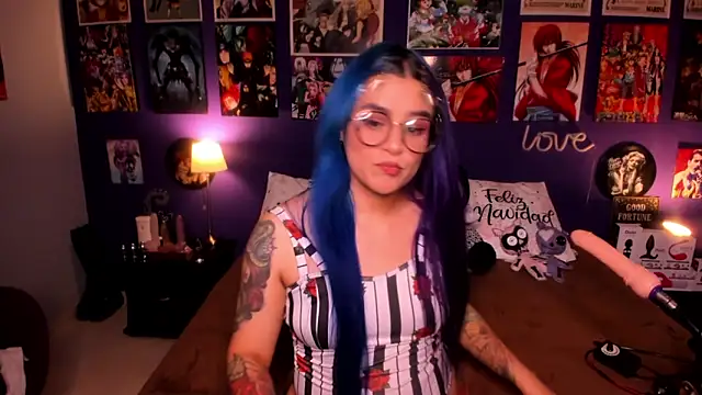 Snapshot of anne_cross chatting on 12.12.24 anne cross online show from 12.12.24