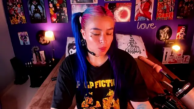 Snapshot of anne_cross chatting on 01.17.25 anne cross online show from 01.17.25