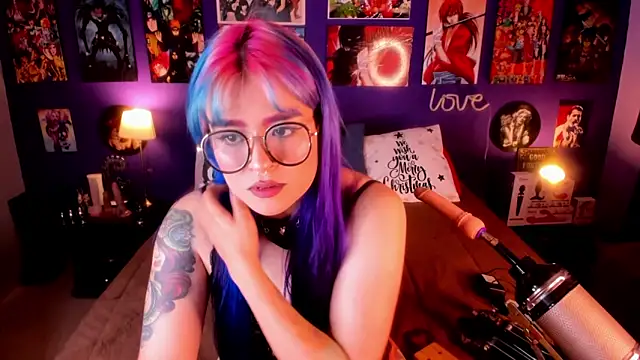 Snapshot of anne_cross chatting on 01.18.25 anne cross online show from 01.18.25