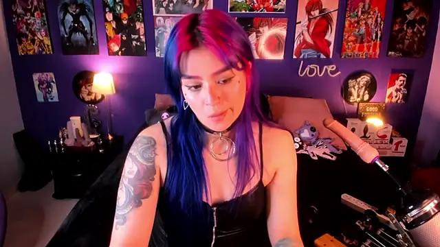 Snapshot of anne_cross chatting on 02.01.25 anne cross online show from 02.01.25