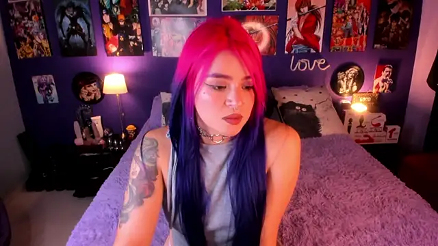 Snapshot of anne_cross chatting on 09.30.25 anne cross online show from 09.30.25