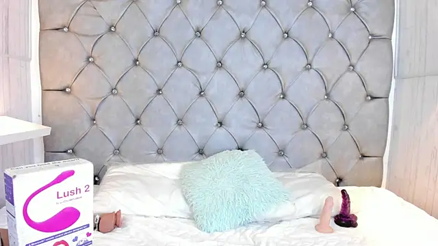 Snapshot of leigh-angels chatting on 12.31.24 leigh-angels online show from 12.31.24