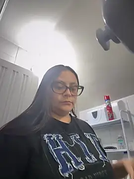 Snapshot of Sol_biglips chatting on 12.19.24 Sol biglips online show from 12.19.24