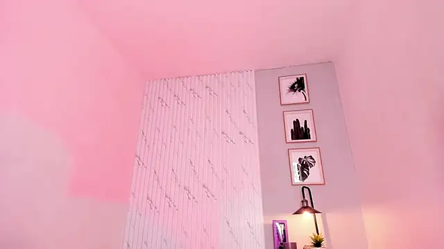 Snapshot of megan-wells chatting on 12.24.24 megan-wells online show from 12.24.24