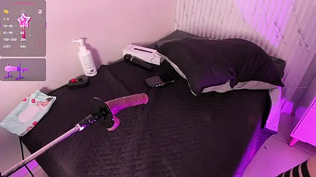 Snapshot of megan-wells chatting on 02.02.25 megan-wells online show from 02.02.25