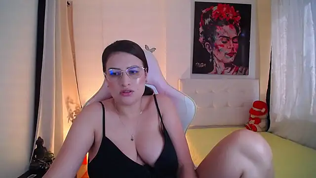 Snapshot of esmeraldaa230 chatting on 01.14.25 esmeraldaa230 online show from 01.14.25