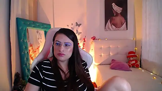 Snapshot of esmeraldaa230 chatting on 02.27.25 esmeraldaa230 online show from 02.27.25