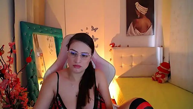 Snapshot of esmeraldaa230 chatting on 03.10.25 esmeraldaa230 online show from 03.10.25