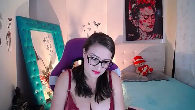 Snapshot of esmeraldaa230 chatting on 09.19.25 esmeraldaa230 online show from 09.19.25