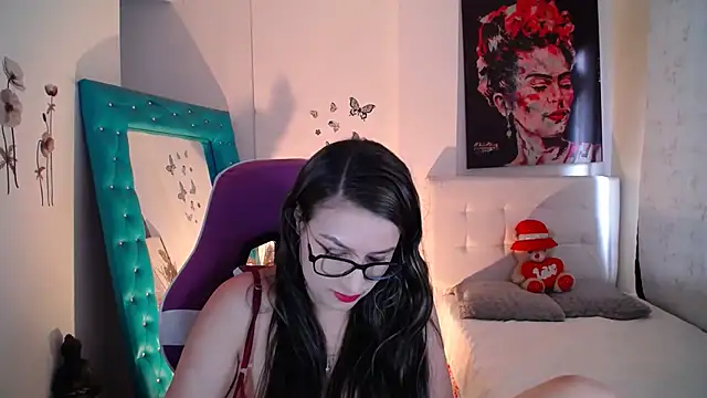 Snapshot of esmeraldaa230 chatting on 09.30.25 esmeraldaa230 online show from 09.30.25