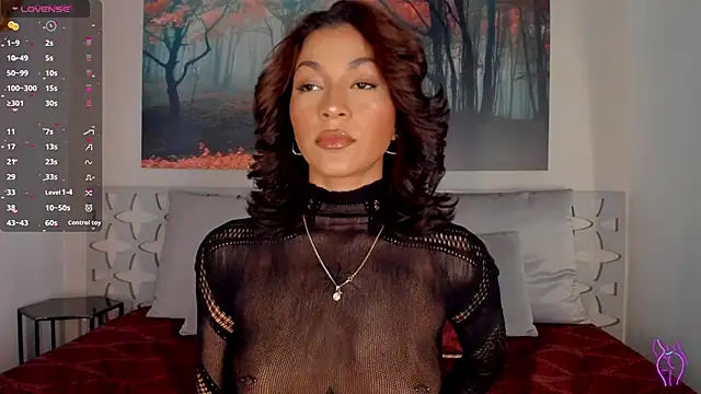 Snapshot of LunaRuso chatting on 01.19.25 LunaRuso online show from 01.19.25