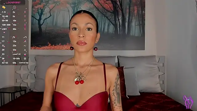 Snapshot of LunaRuso chatting on 02.12.25 LunaRuso online show from 02.12.25