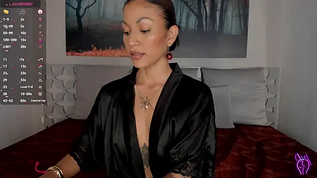 Snapshot of LunaRuso chatting on 02.13.25 LunaRuso online show from 02.13.25