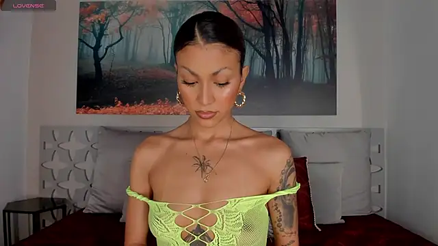 Snapshot of LunaRuso chatting on 02.24.25 LunaRuso online show from 02.24.25