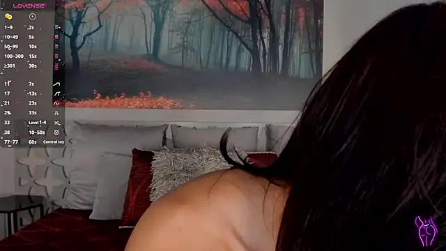 Snapshot of LunaRuso chatting on 03.05.25 LunaRuso online show from 03.05.25