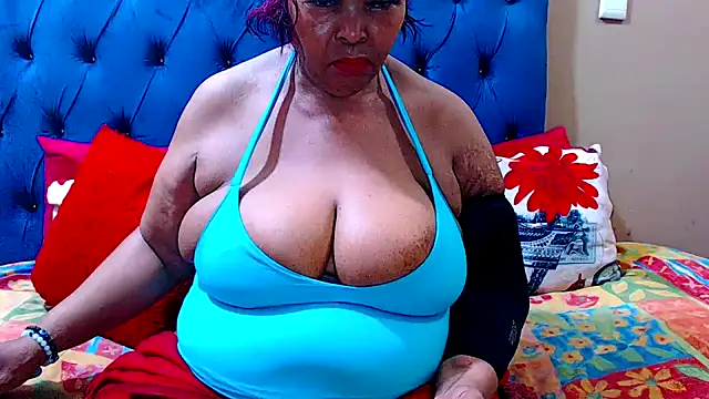 Snapshot of ebonycandy10 chatting on 03.01.25 ebonycandy10 online show from 03.01.25