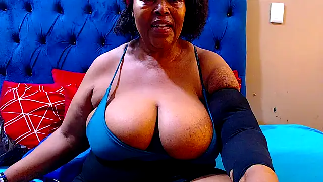 Snapshot of ebonycandy10 chatting on 03.15.25 ebonycandy10 online show from 03.15.25
