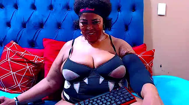Snapshot of ebonycandy10 chatting on 03.17.25 ebonycandy10 online show from 03.17.25