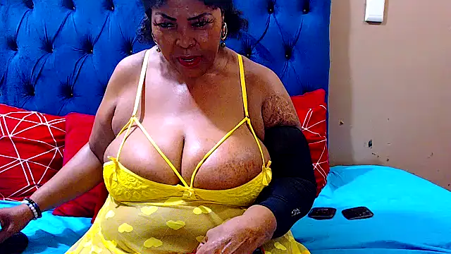Snapshot of ebonycandy10 chatting on 03.20.25 ebonycandy10 online show from 03.20.25