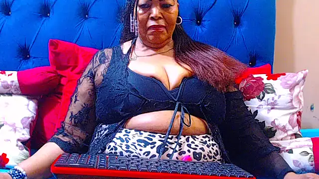 Snapshot of ebonycandy10 chatting on 10.01.25 ebonycandy10 online show from 10.01.25
