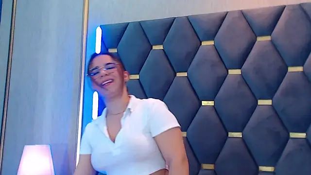 ThaniaJones online show from 11.13.25