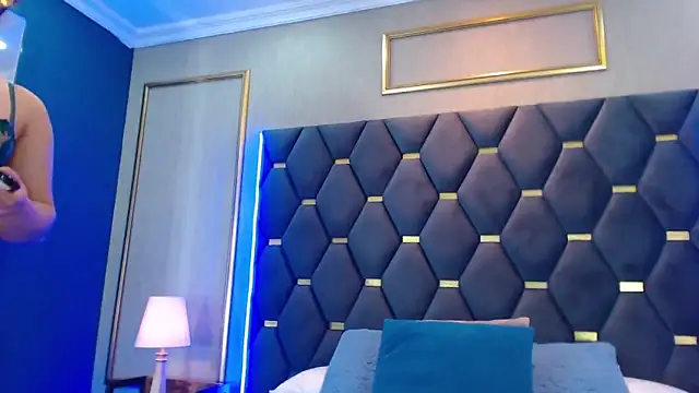 ThaniaJones online show from 11.28.25