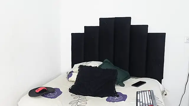 Snapshot of khloe_kaczka_ chatting on 02.19.25 khloe kaczka online show from 02.19.25