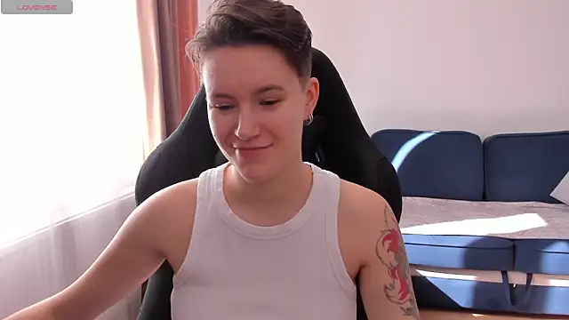 Snapshot of JessieFlower chatting on 09.18.25 JessieFlower online show from 09.18.25