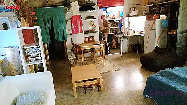 Snapshot of BongChannel chatting on 01.04.25 BongChannel online show from 01.04.25