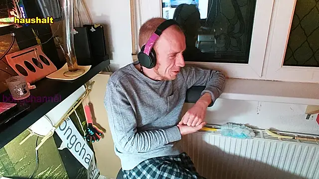 Snapshot of BongChannel chatting on 01.12.25 BongChannel online show from 01.12.25