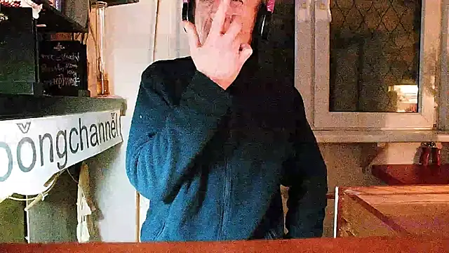 Snapshot of BongChannel chatting on 01.26.25 BongChannel online show from 01.26.25