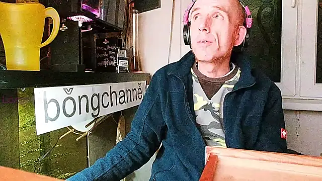 Snapshot of BongChannel chatting on 01.26.25 BongChannel online show from 01.26.25