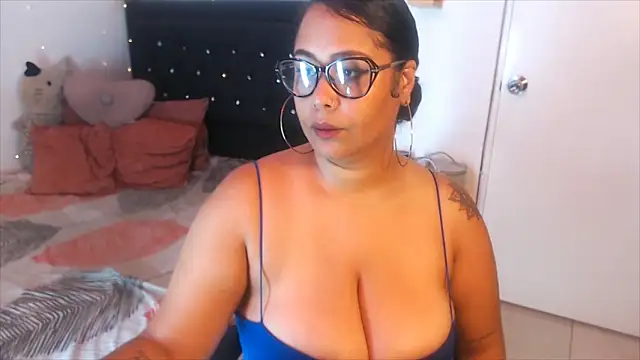 Snapshot of ebony_Exotica chatting on 12.10.24 ebony Exotica online show from 12.10.24